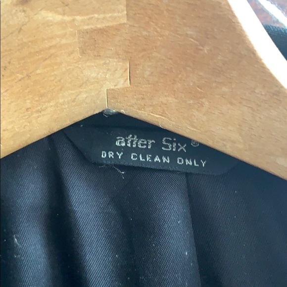 Tuxedo - Picture 5 of 11